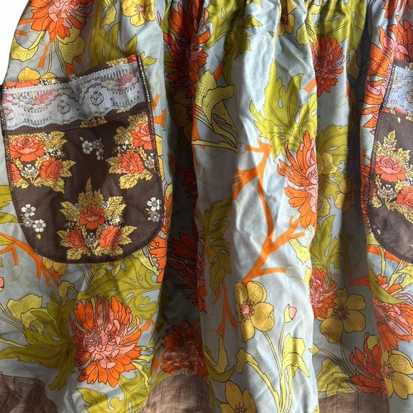 Women's Matilda Jane floral hostess skirt with lace detailed pockets size med - Picture 2 of 3